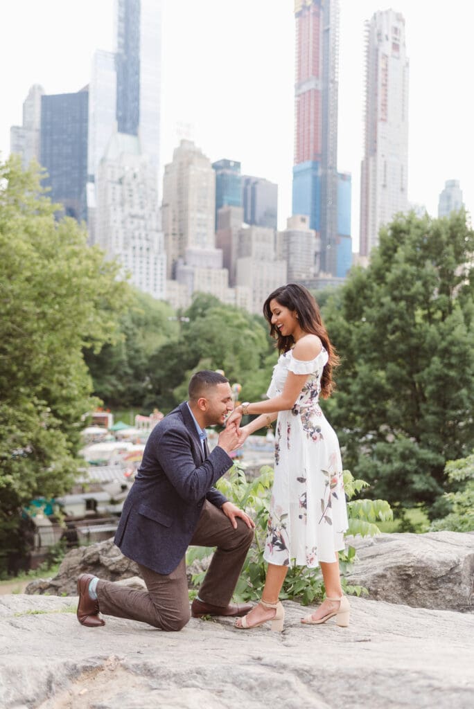central-park-nyc-proposal-engagement-photos-by-suess-moments-photographer