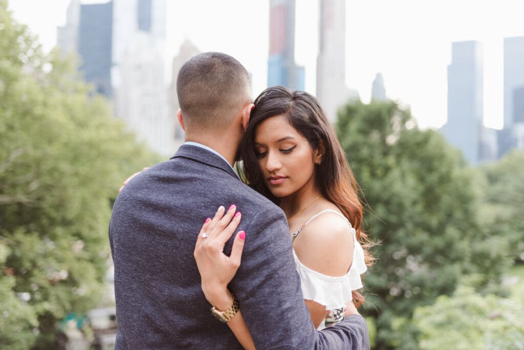 summer-engagement-photos-in-central-park-nyc