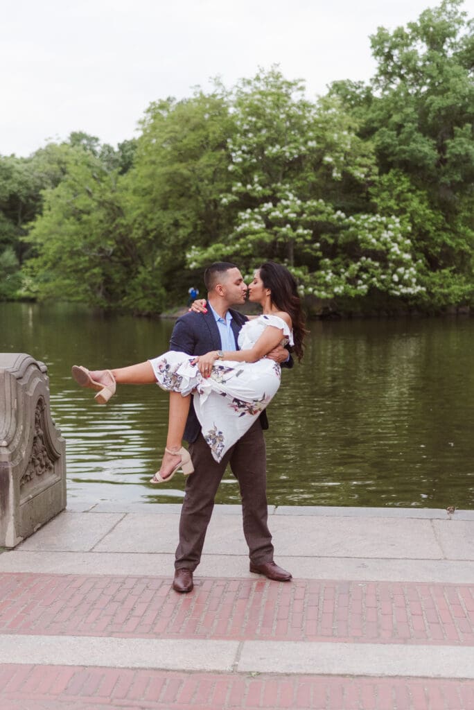 central-park-nyc-proposal-engagement-photos-by-suess-moments-photographer