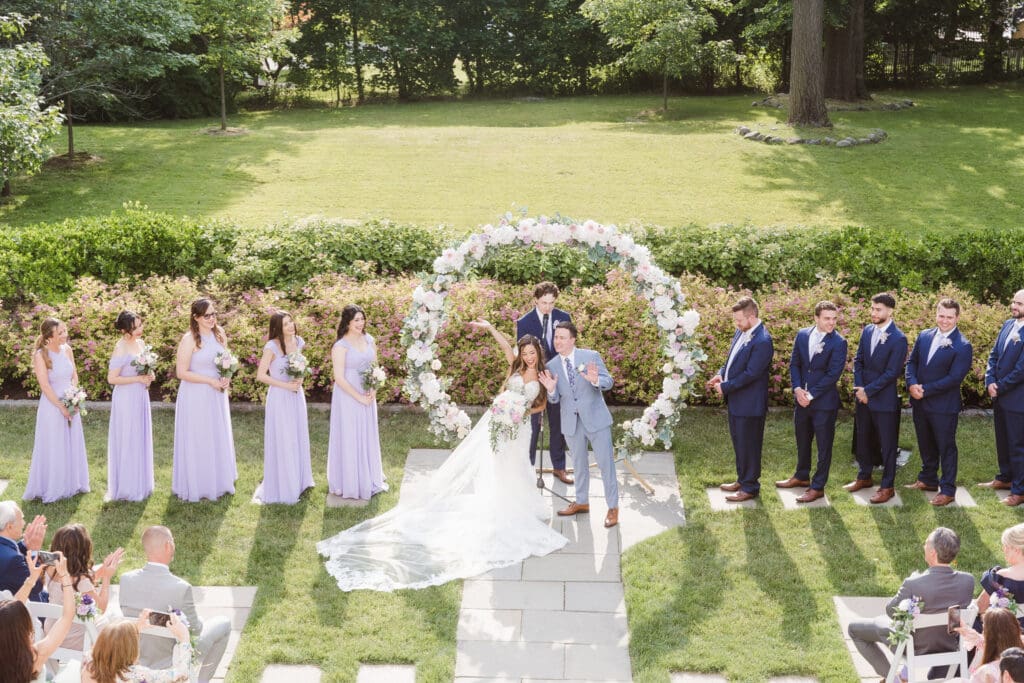 wedding-ceremony-outdoors-at-the-briarcliff-manor-ny