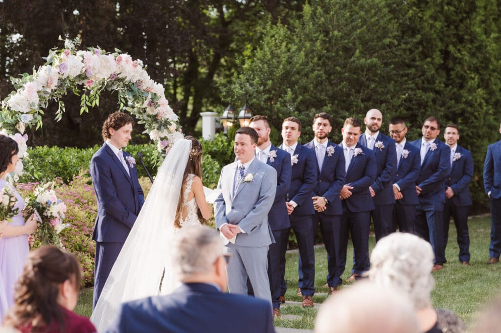 wedding-ceremony-outdoors-at-the-briarcliff-manor-ny