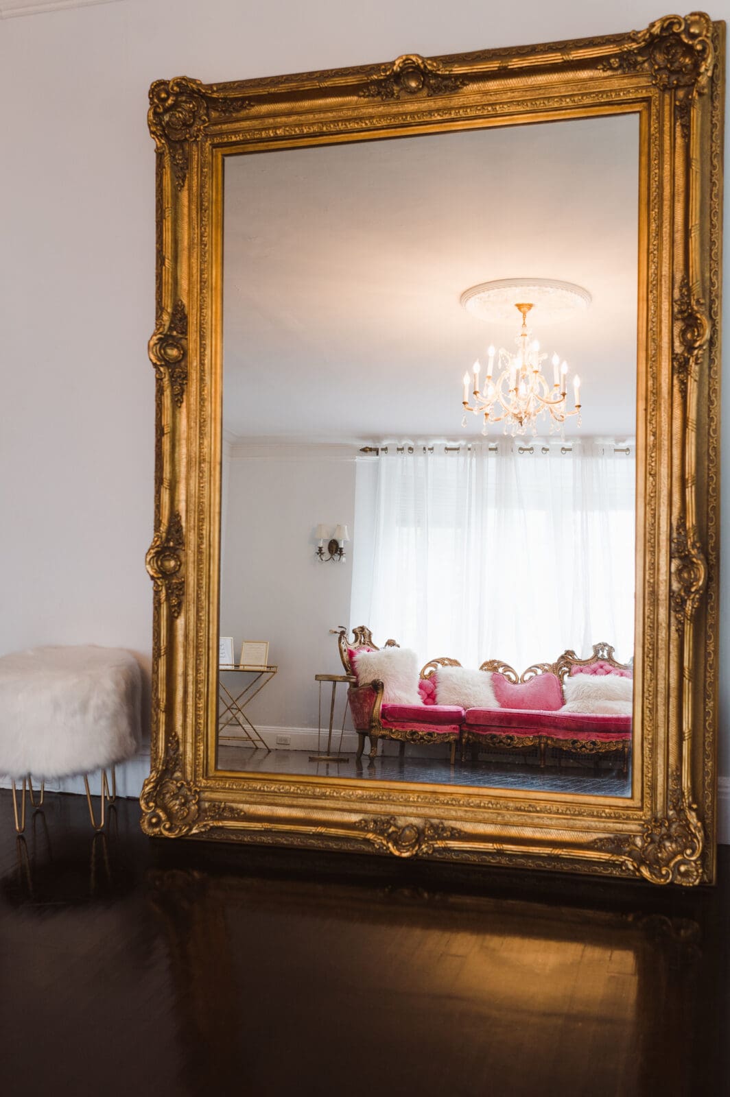 grand-gold-mirror-at-the-briarcliff-manor-ny-wedding-venue-photo-by-suess-moments-photography