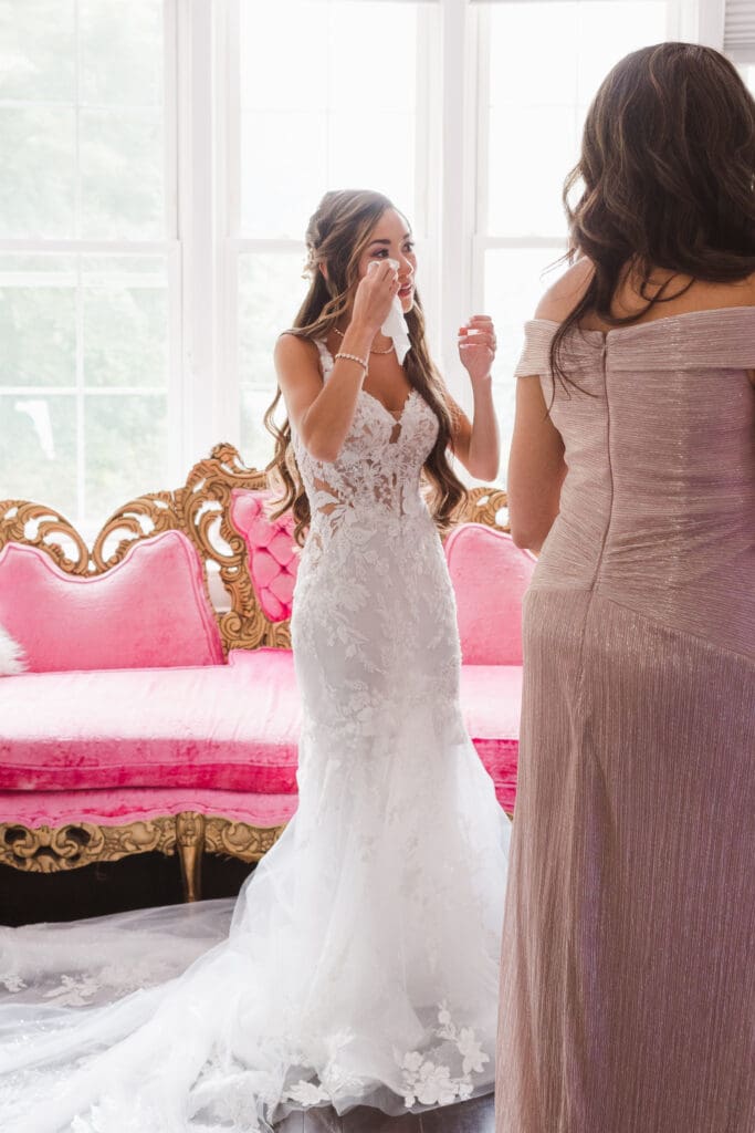 getting-ready-at-the-briarcliff-manor-ny-bridal-suite