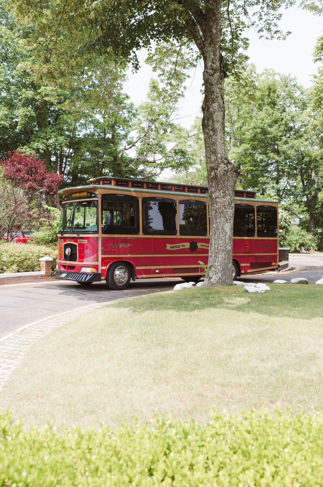 red-trolley-for-disney-couple-the-briarcliff-manor-ny-wedding-venue-photo-by-suess-moments-photography