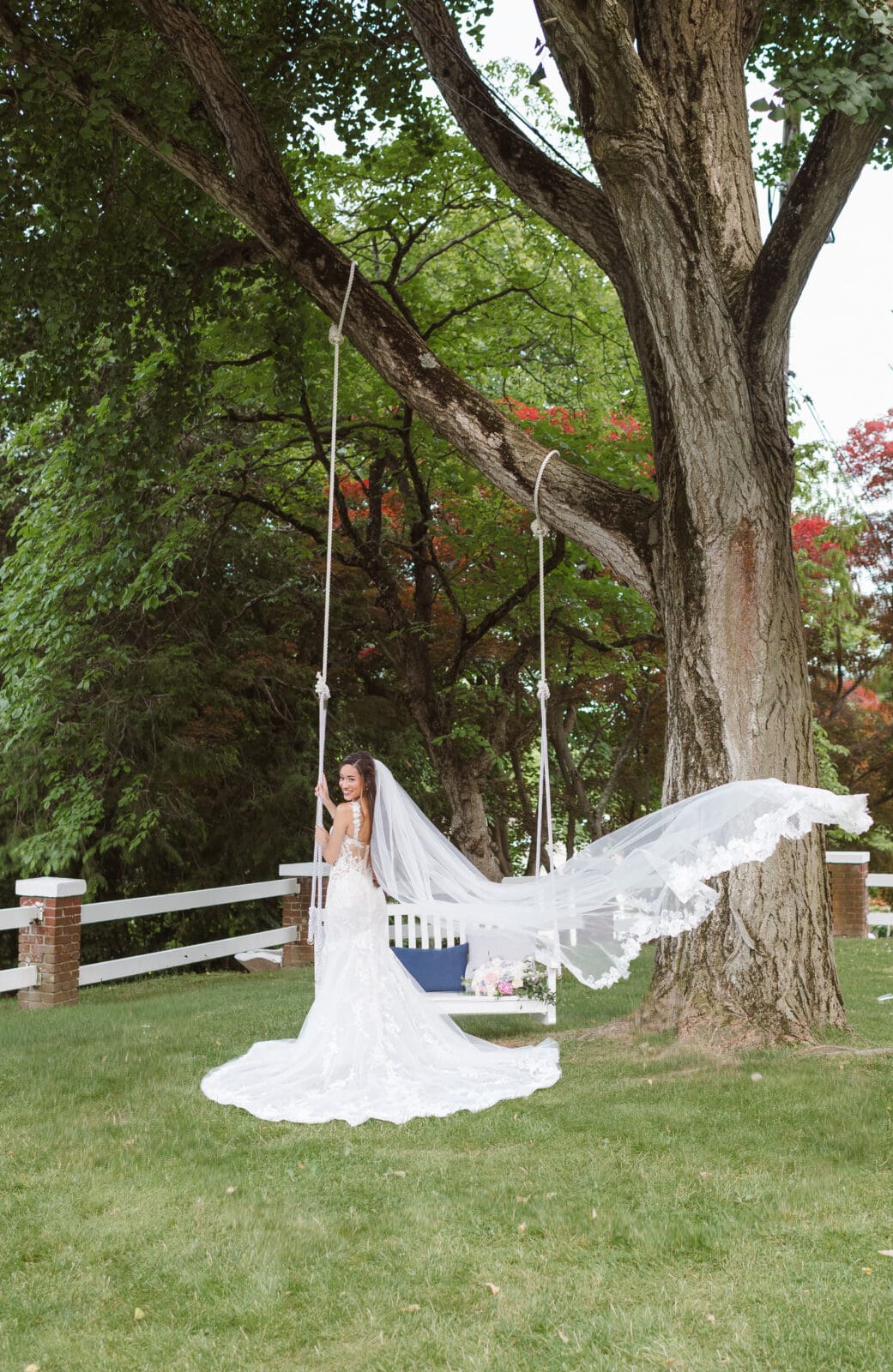cocktail-hour-swing-at-briarcliff-manor-ny-wedding-photos-by-suess-moments-photography