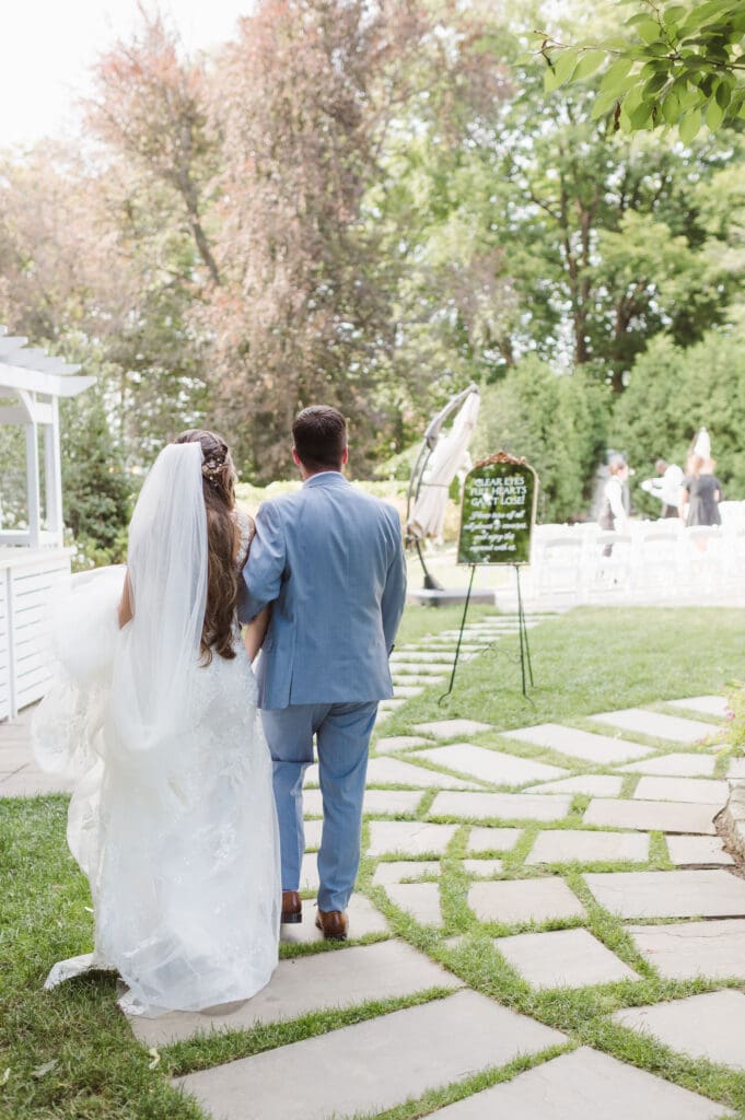 bride-and-groom-disney-couple-at-the-briarcliff-manor-new-york-wedding-venue-photos-by-suess-moments