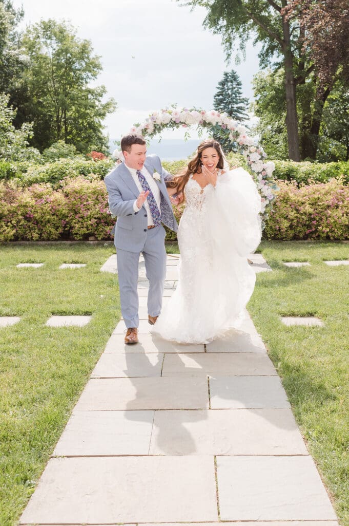 bride-and-groom-disney-couple-at-the-briarcliff-manor-new-york-wedding-venue-photos-by-suess-moments
