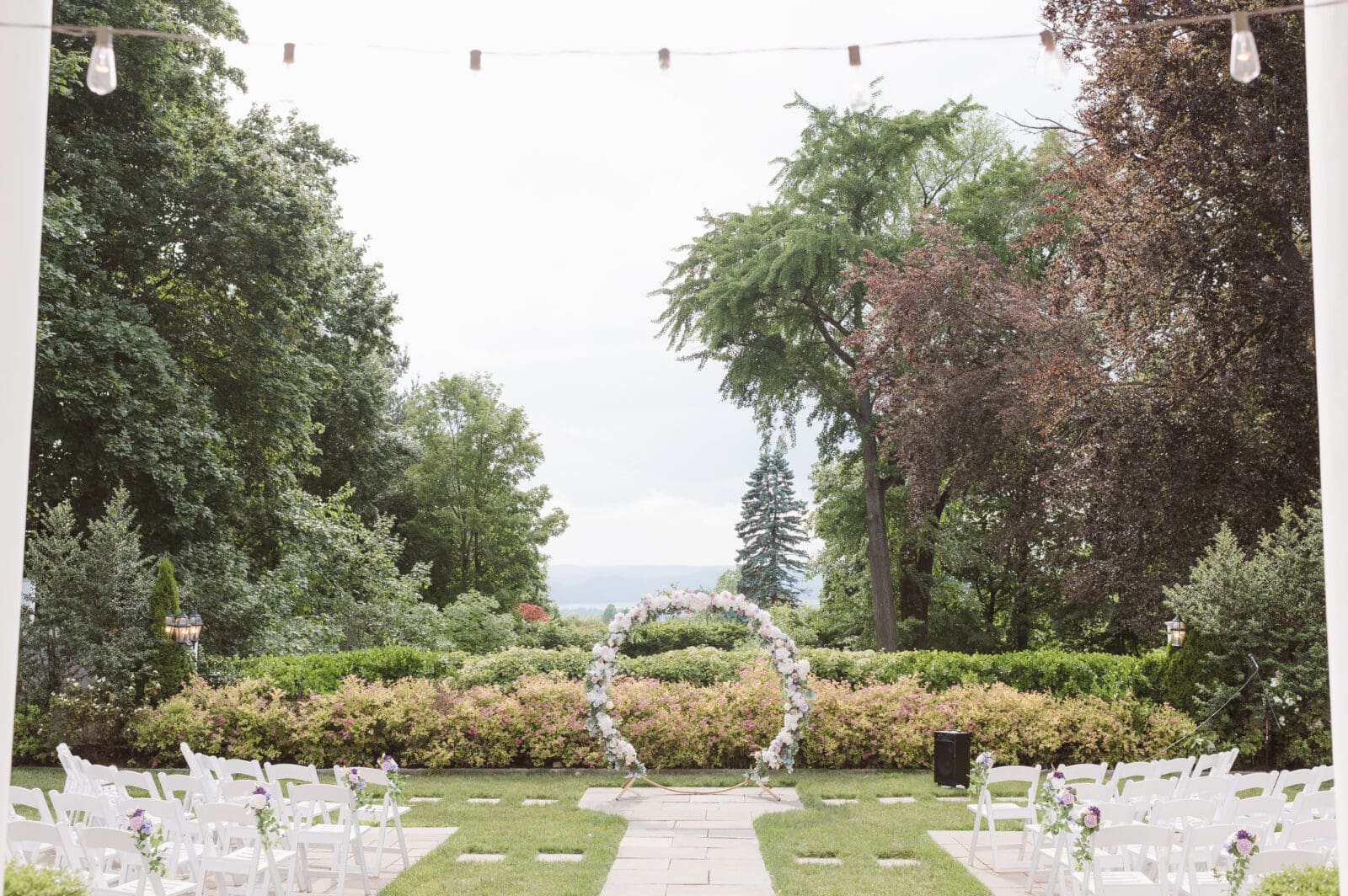 wedding-ceremony-outdoors-with-hudson-valley-mountain-views