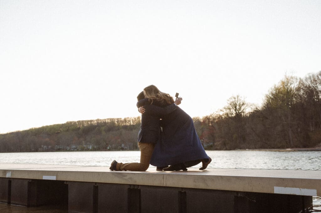 sunrise-lake-engagement-photos-at-sunset-by-suess-moments-photography