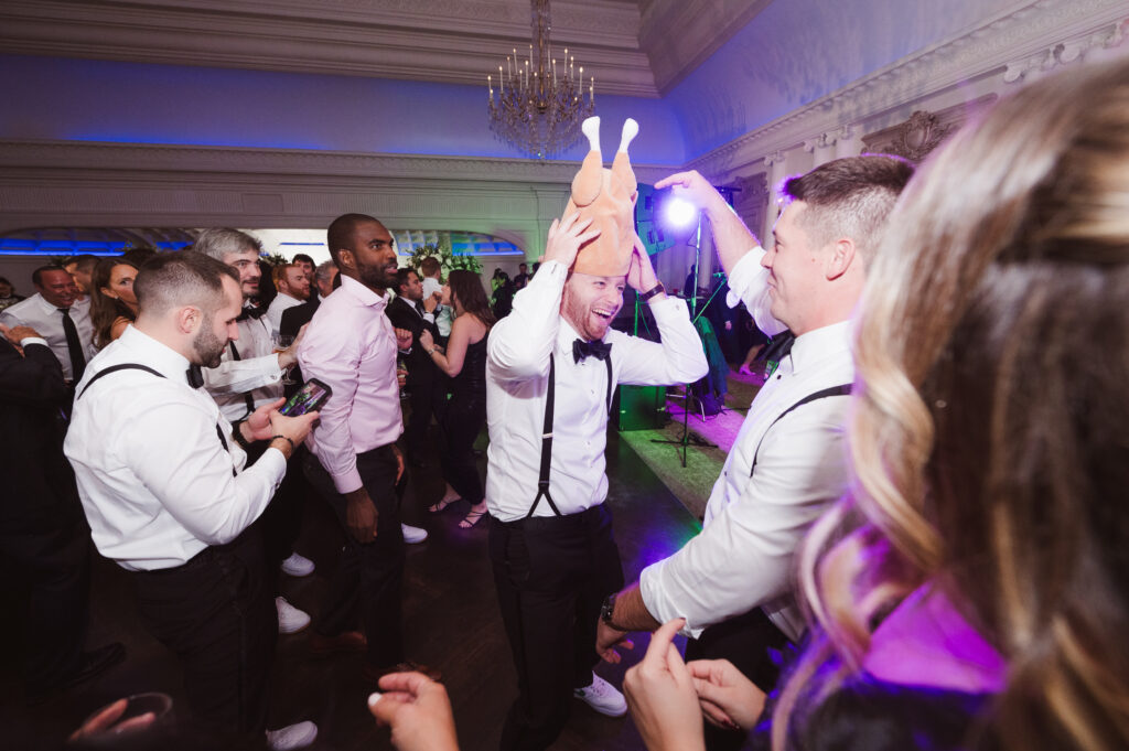 wild-dance-party-at-weddings-photos-by-suess-moments