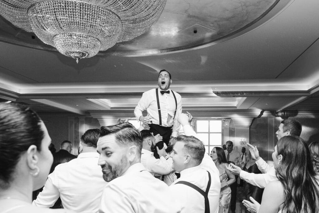 wild-wedding-reception-photos-by-suess-moments