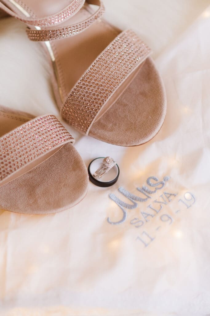 getting-ready-bridal-prep-at-eagle-oaks-country-club-new-jersey-wedding-photos-by-suess-moments