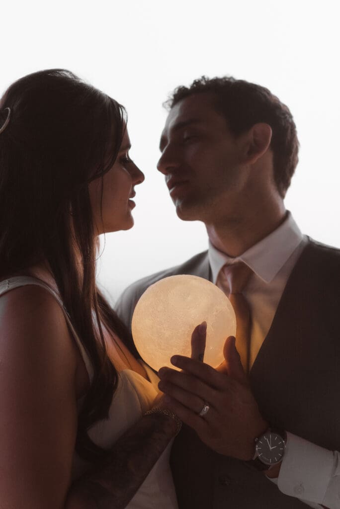 moon-lamp-wedding-photo