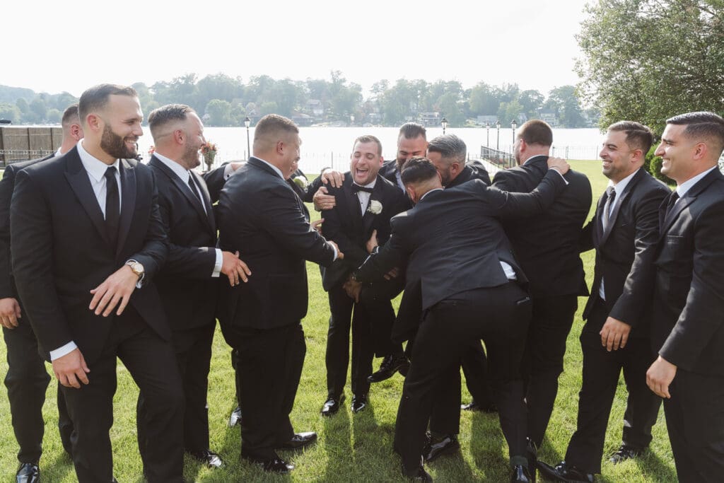 fun-groomsmen-photo