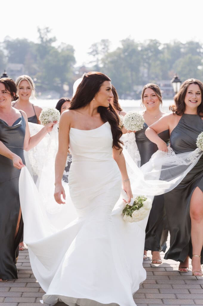 fun-bridal-party-photo
