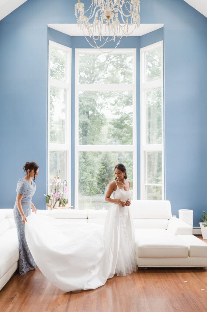 bride-and-mom