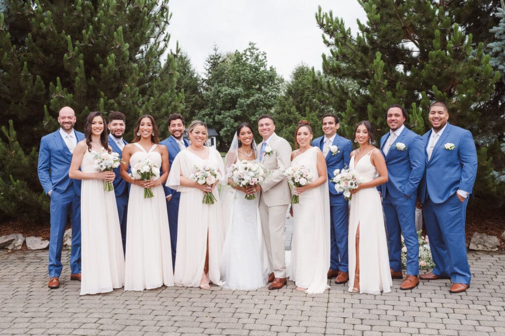 wedding-party-traditional-pose