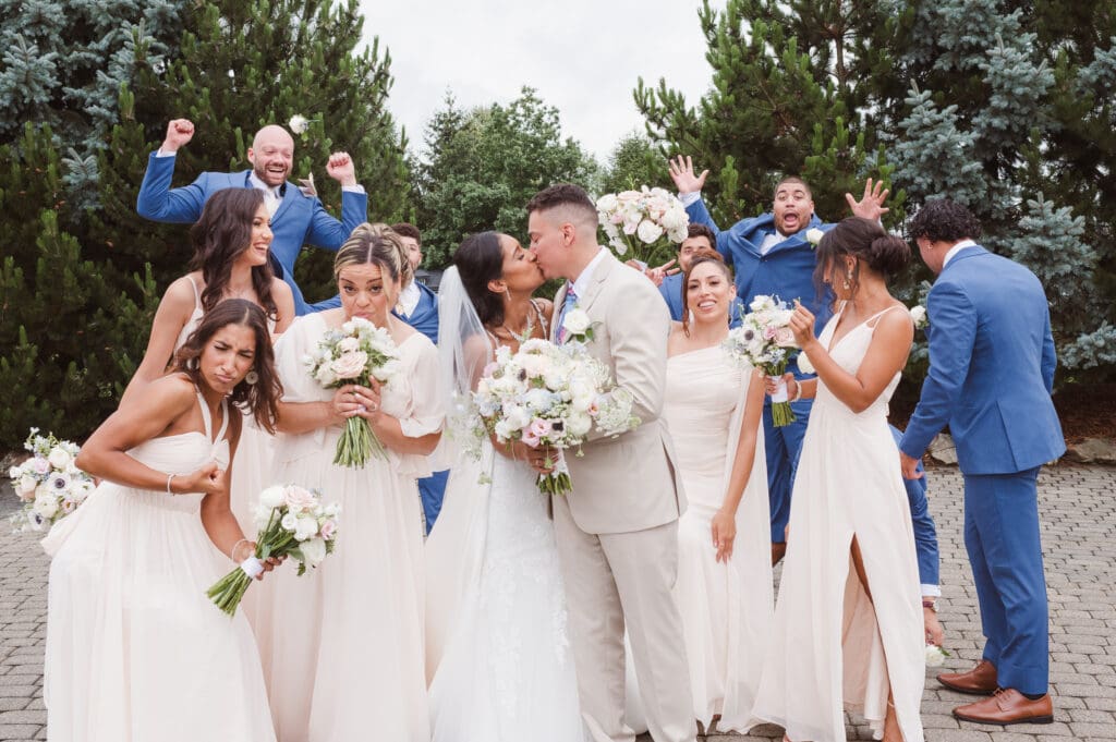 fun-wedding-party-photo-pose