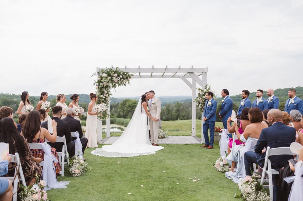 ceremony-skyview-golf-club-nj-dreamy-wedding-photos-by-suess-moments-photography