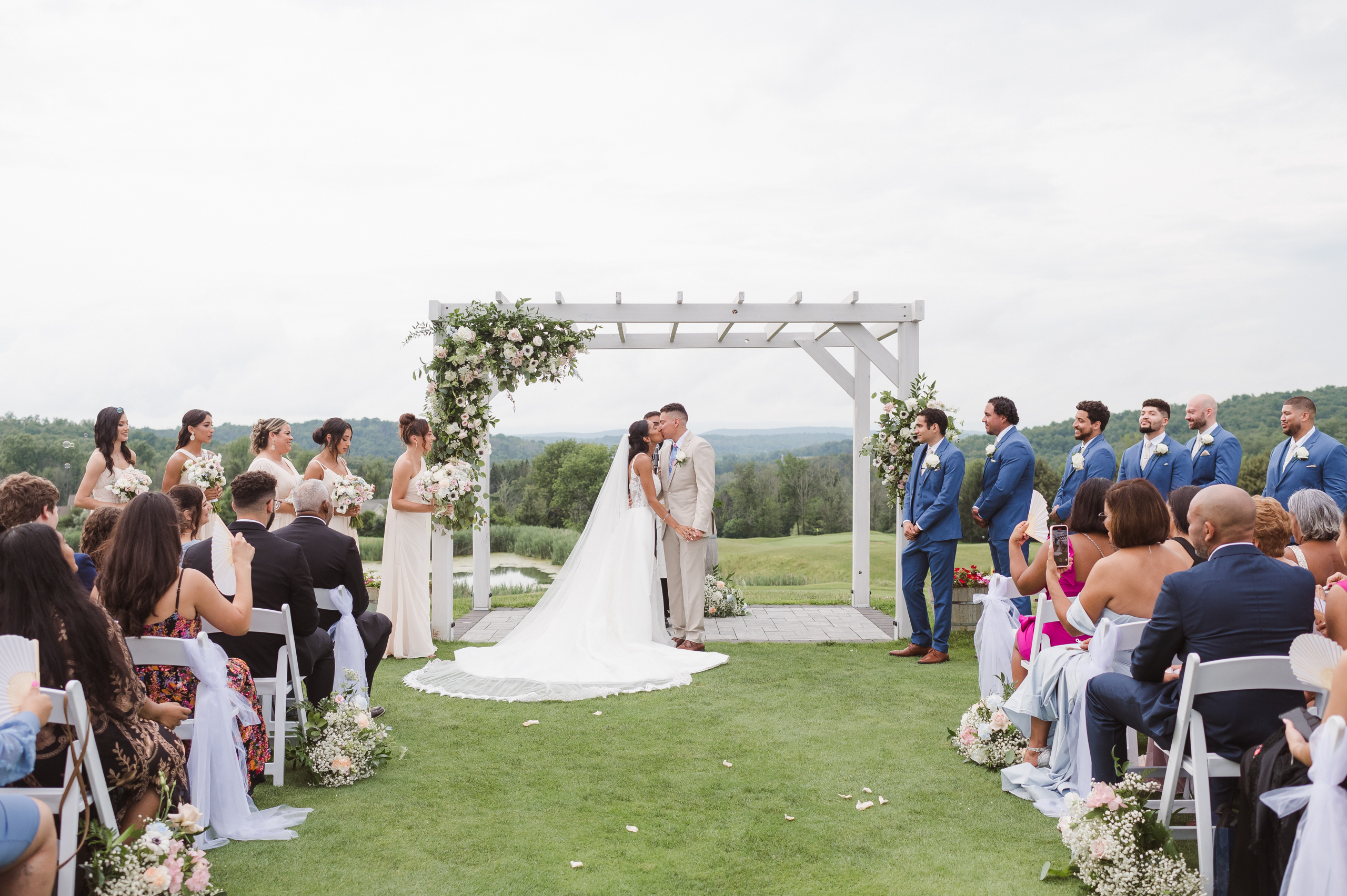 ceremony-skyview-golf-club-nj-dreamy-wedding-photos-by-suess-moments-photography