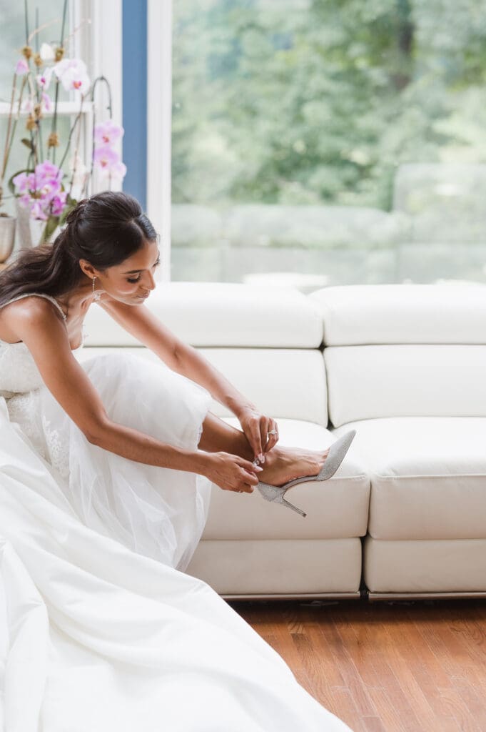 bride-putting-on-shoes