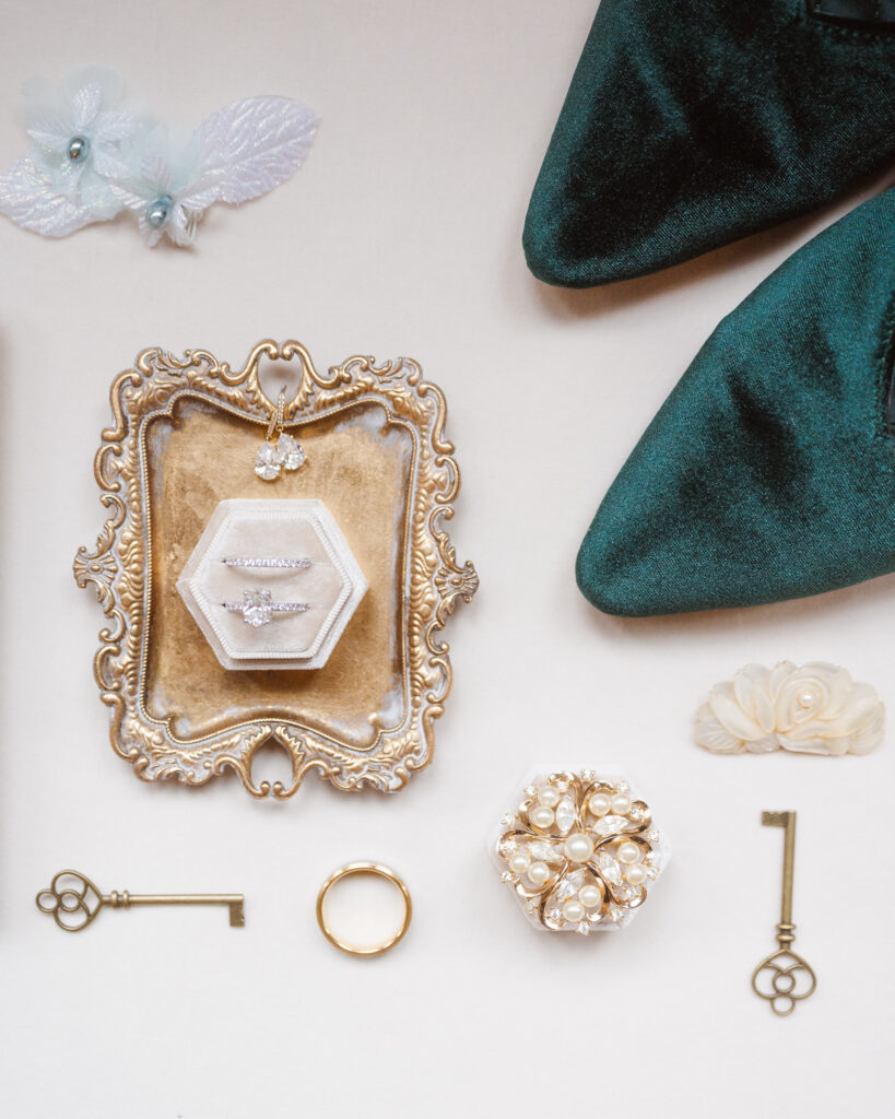 wedding-photography-equipment-must-haves-flatlay