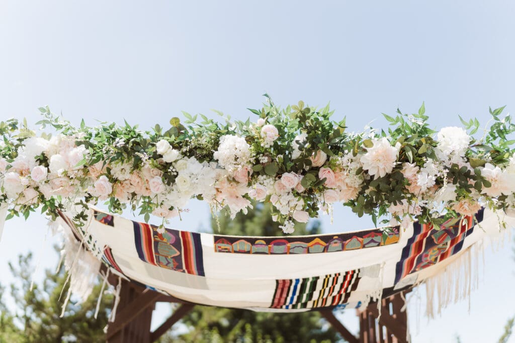 fake-flowers-at-wedding
