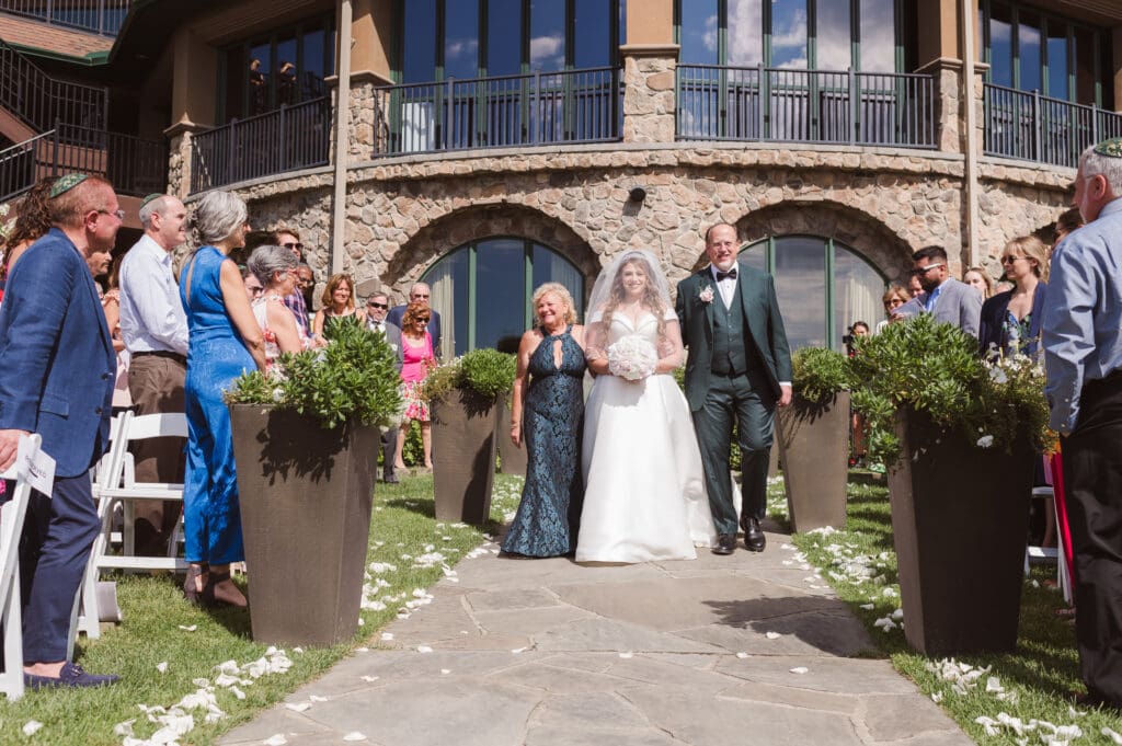 wedding-ceremony-outdoors-at-crystal-springs-resort-nj