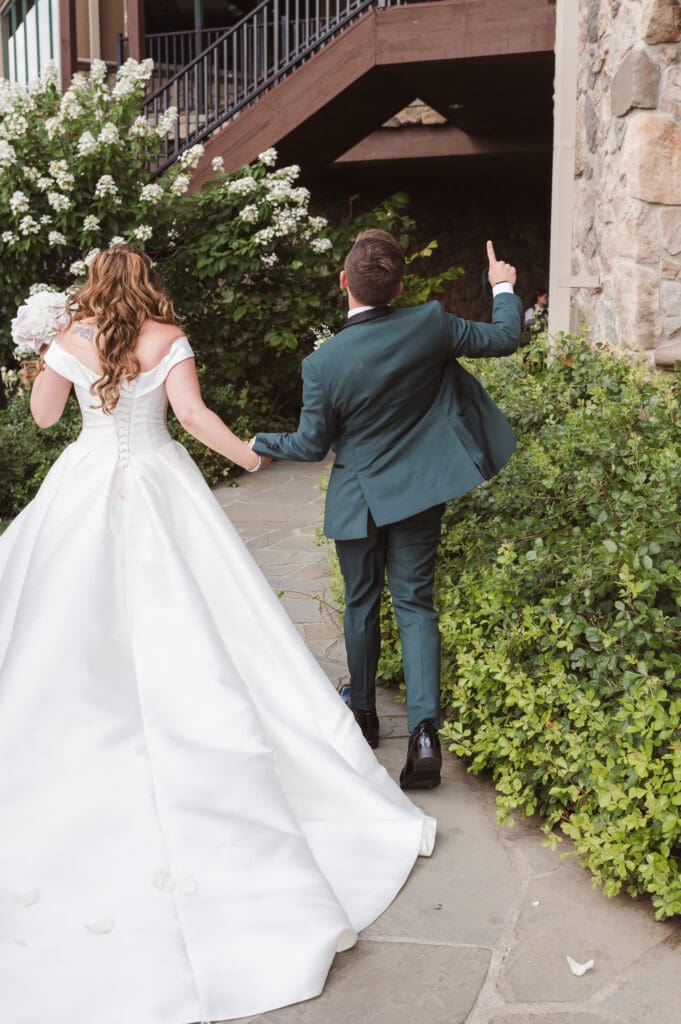 wedding-ceremony-outdoors-at-crystal-springs-resort-nj