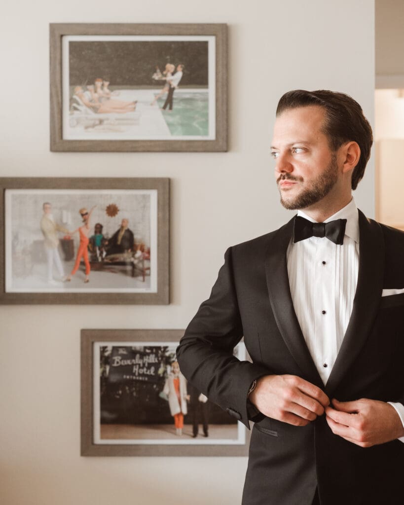 groom-prep-photo-with-pictures-at-home