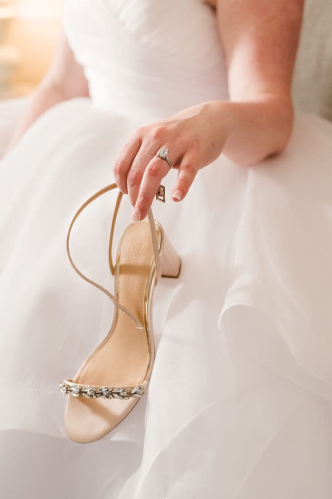 bridal-portraits-in-the-bride-suite-at-the-madison-hotel-nj-morristown-by-suess-moments