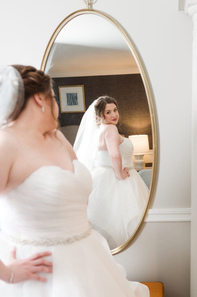 bridal-portraits-in-the-bride-suite-at-the-madison-hotel-nj-morristown-by-suess-moments