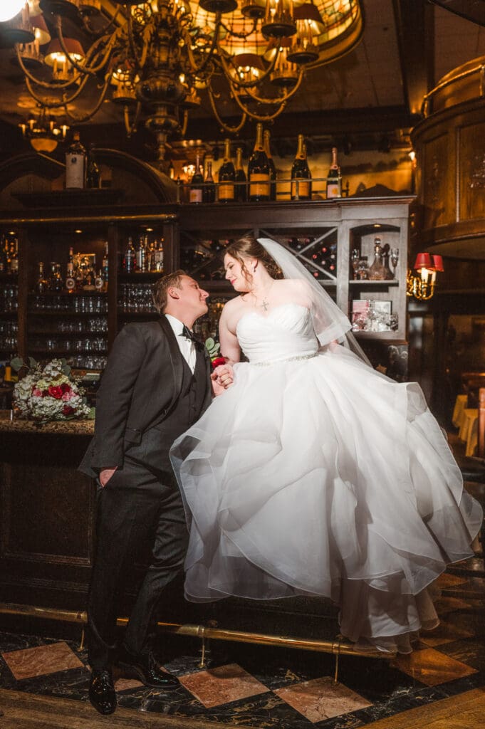 rods-restaurant-madison-hotel-nj-wedding-photo-at-the-bar-by-suess-moments