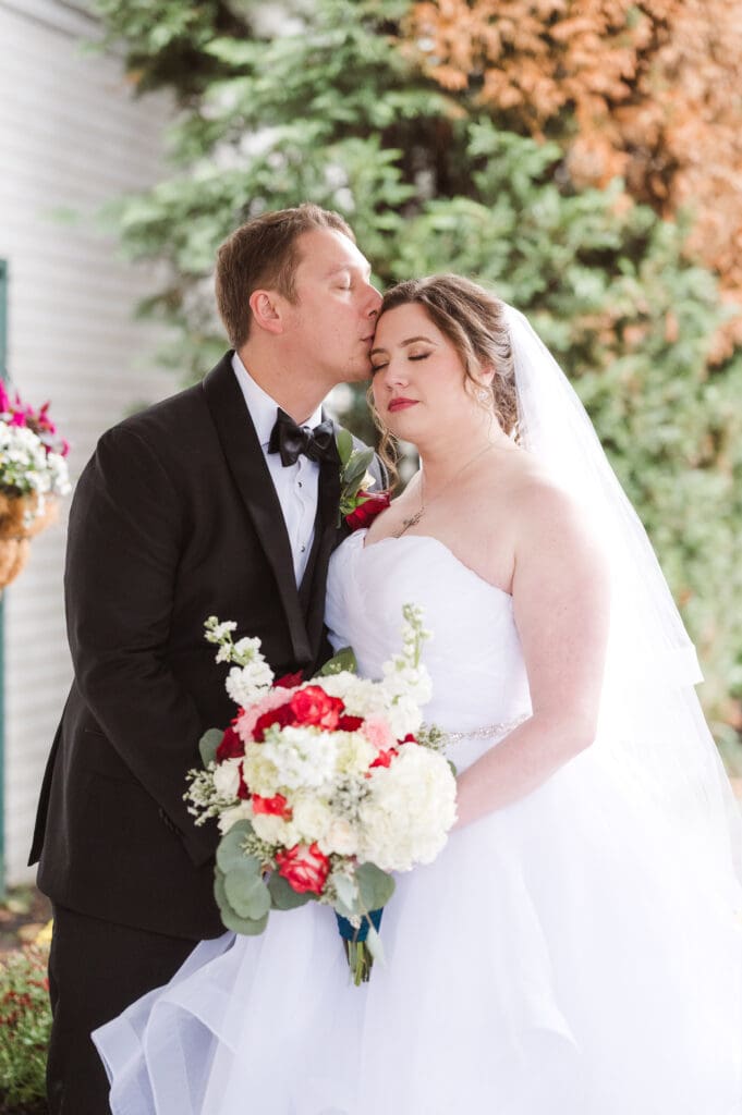 bride-and-groom-traditional-pose-nj-wedding-photos-by-suess-moments-photographer