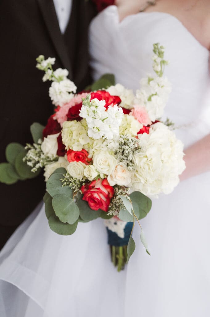 wedding-flowers-white-and-red-and-blush