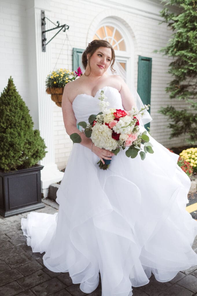 bride-portait-full-body-wedding-photo
