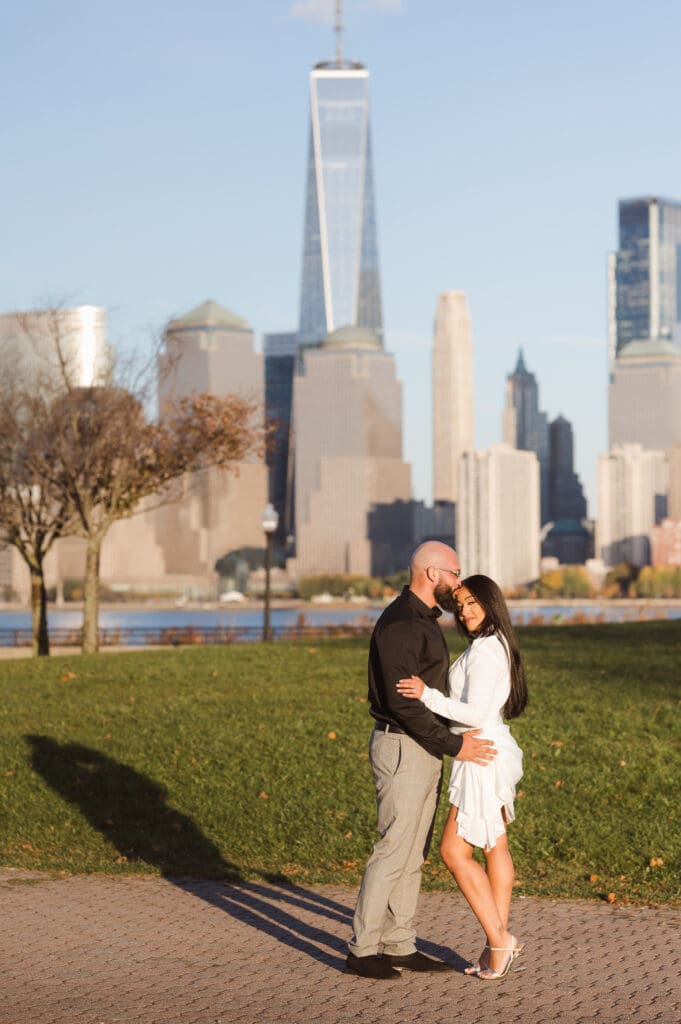 engagement-photos-liberty-state-park-nj-with-nyc-skyline-by-suess-moments
