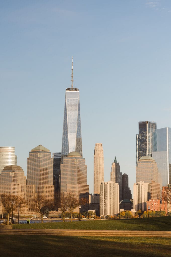 engagement-photos-liberty-state-park-nj-with-nyc-skyline-by-suess-moments