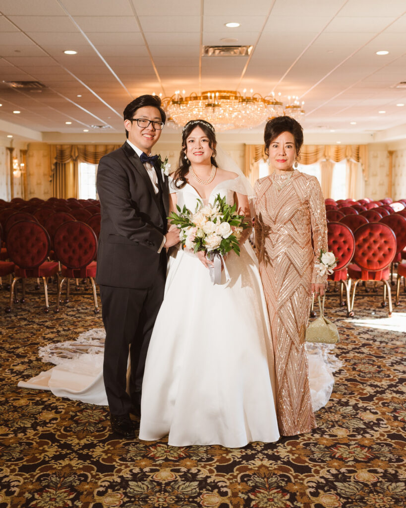 indoor-family-photo-at-birchwood-manor