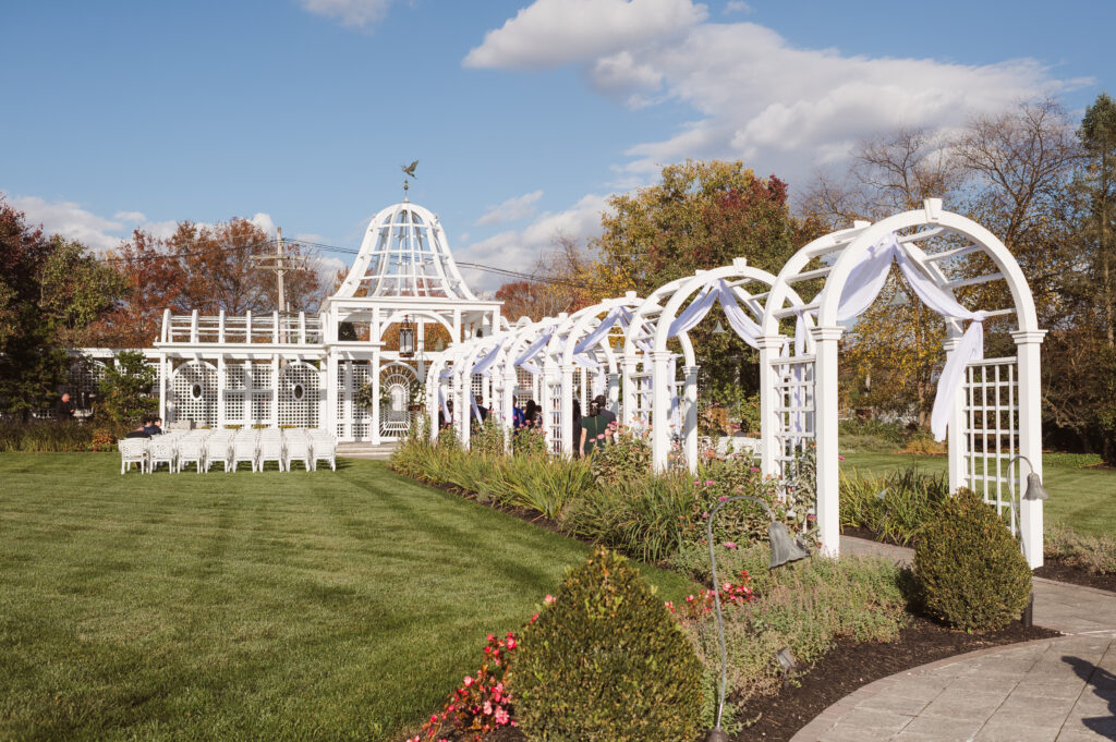 wedding-ceremony-outdoors-at-the-birchwood-manor-nj-by-suess-moments-photography