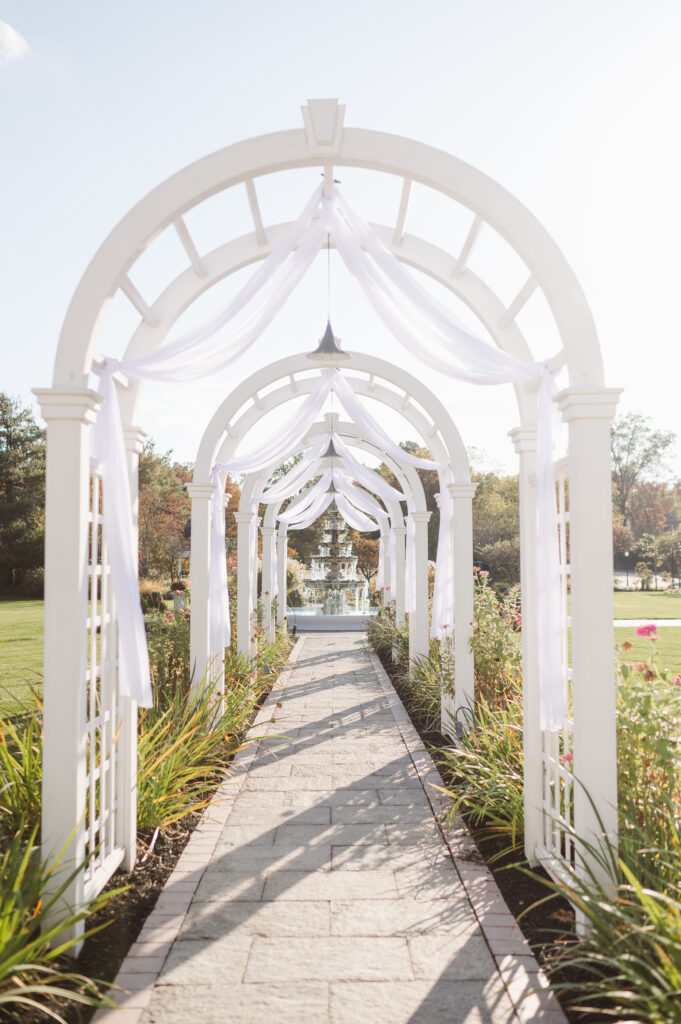 wedding-ceremony-outdoors-at-the-birchwood-manor-nj-by-suess-moments-photography