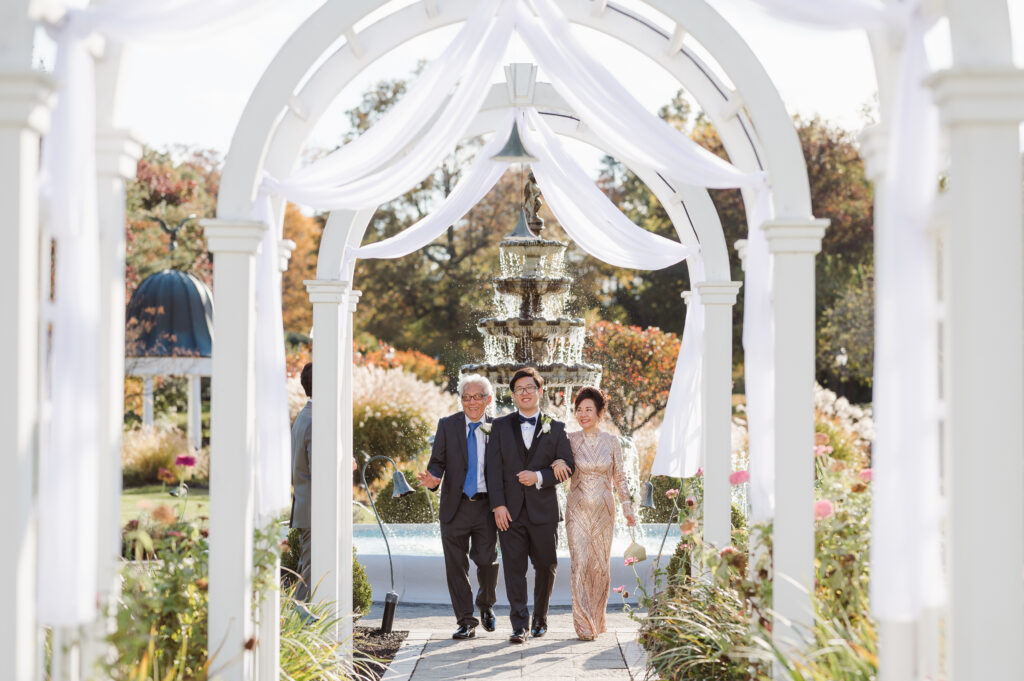 wedding-ceremony-outdoors-at-the-birchwood-manor-nj-by-suess-moments-photography