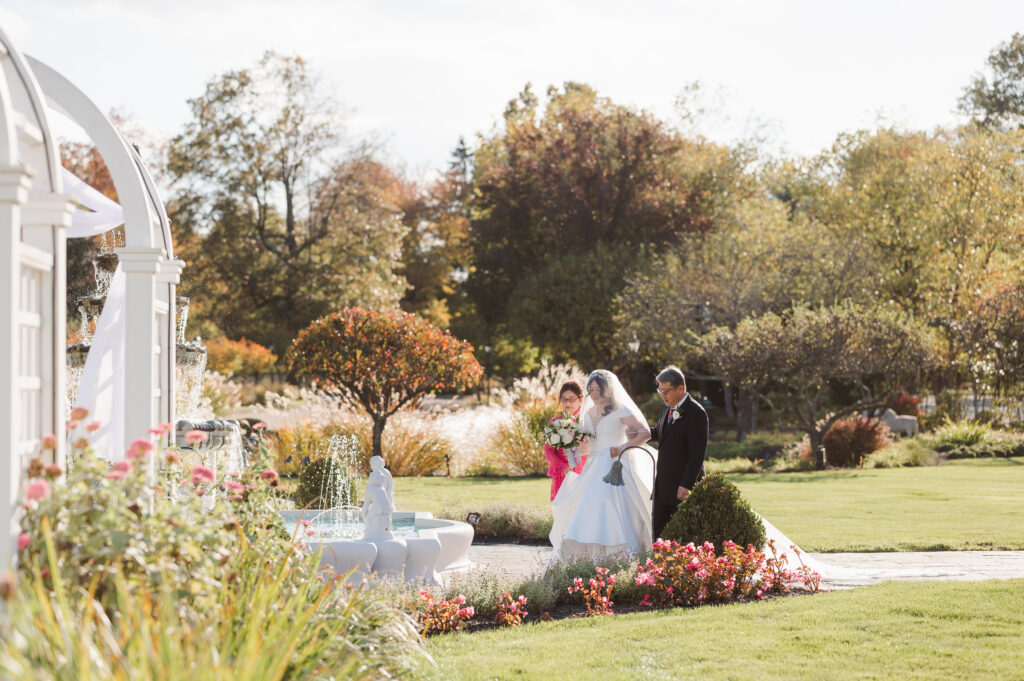 wedding-ceremony-outdoors-at-the-birchwood-manor-nj-by-suess-moments-photography