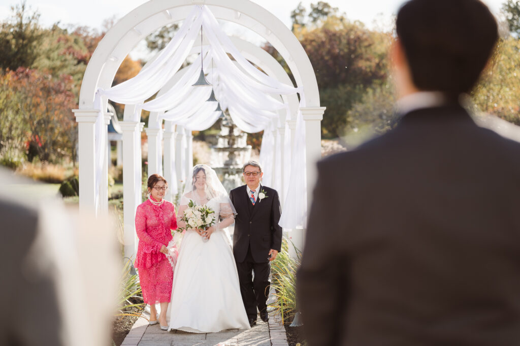 wedding-ceremony-outdoors-at-the-birchwood-manor-nj-by-suess-moments-photography