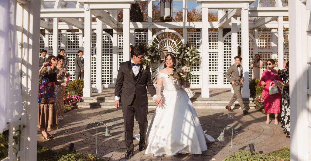 wedding-ceremony-outdoors-at-the-birchwood-manor-nj-by-suess-moments-photography