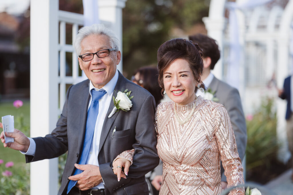wedding-ceremony-outdoors-at-the-birchwood-manor-nj-by-suess-moments-photography