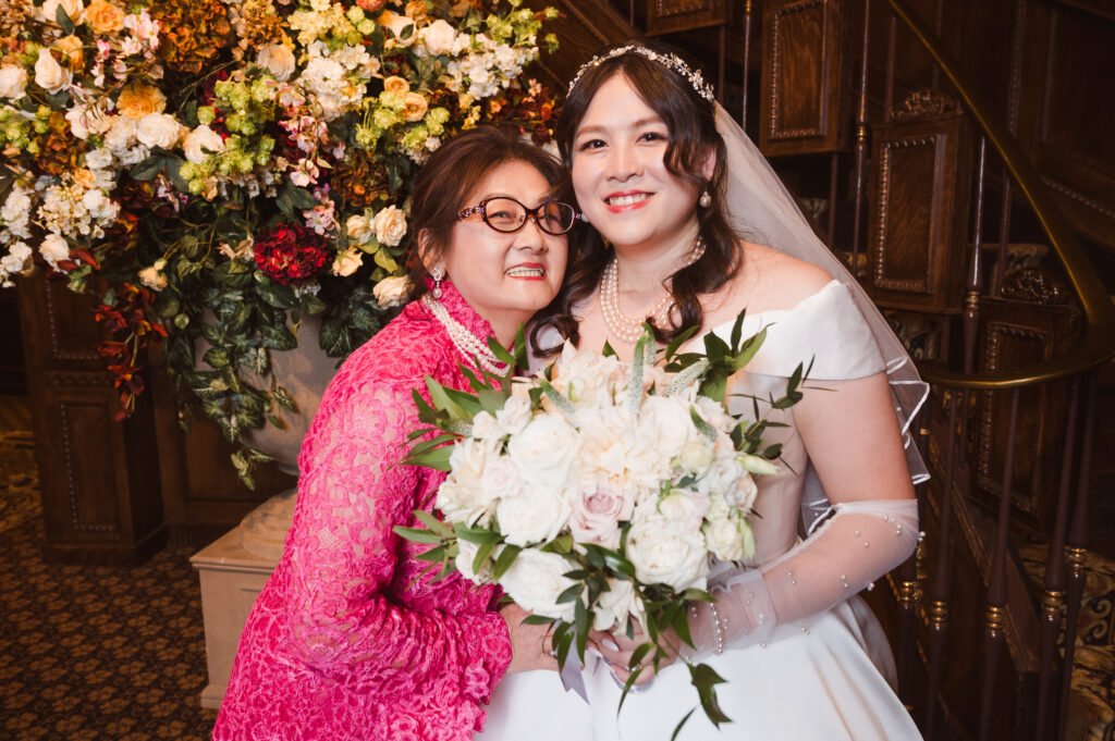 family-photos-indoors-at-birchwoord-manor-nj-wedding-venue-by-suess-moments