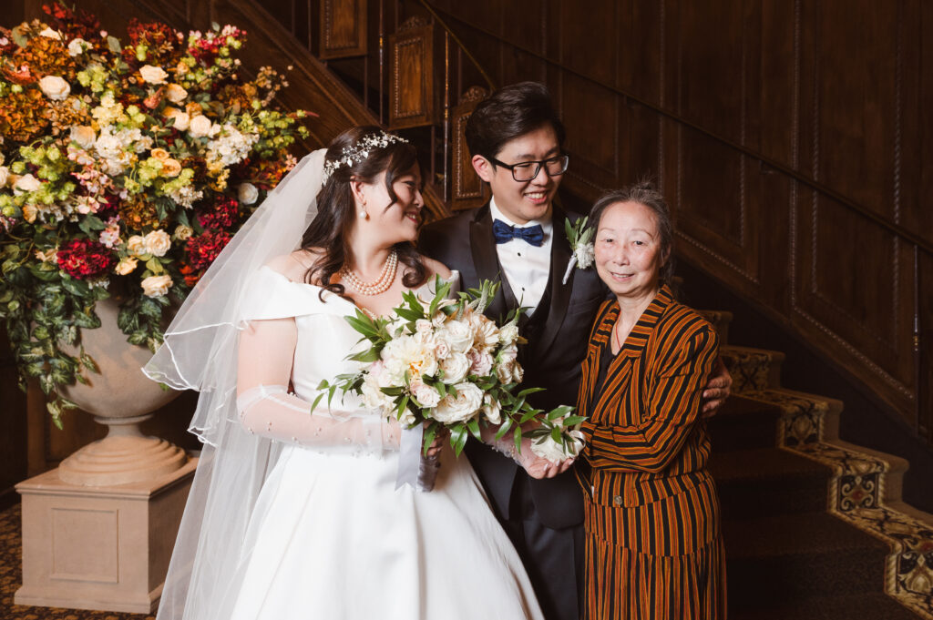 family-photos-indoors-at-birchwoord-manor-nj-wedding-venue-by-suess-moments