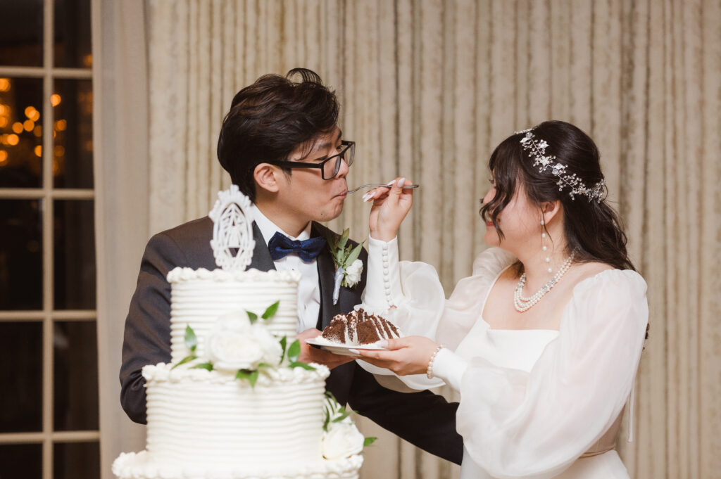 cake-cut-at-birchwood-manor-nj-wedding-photo-by-suess-moments-photographer