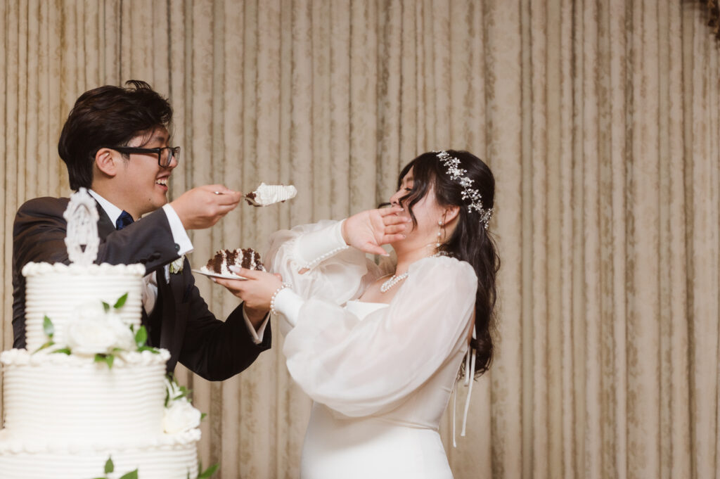 cake-cut-at-birchwood-manor-nj-wedding-photo-by-suess-moments-photographer